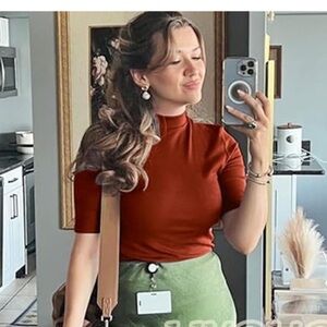 Women’s Red Mockneck Short Sleeve Tee Size Small